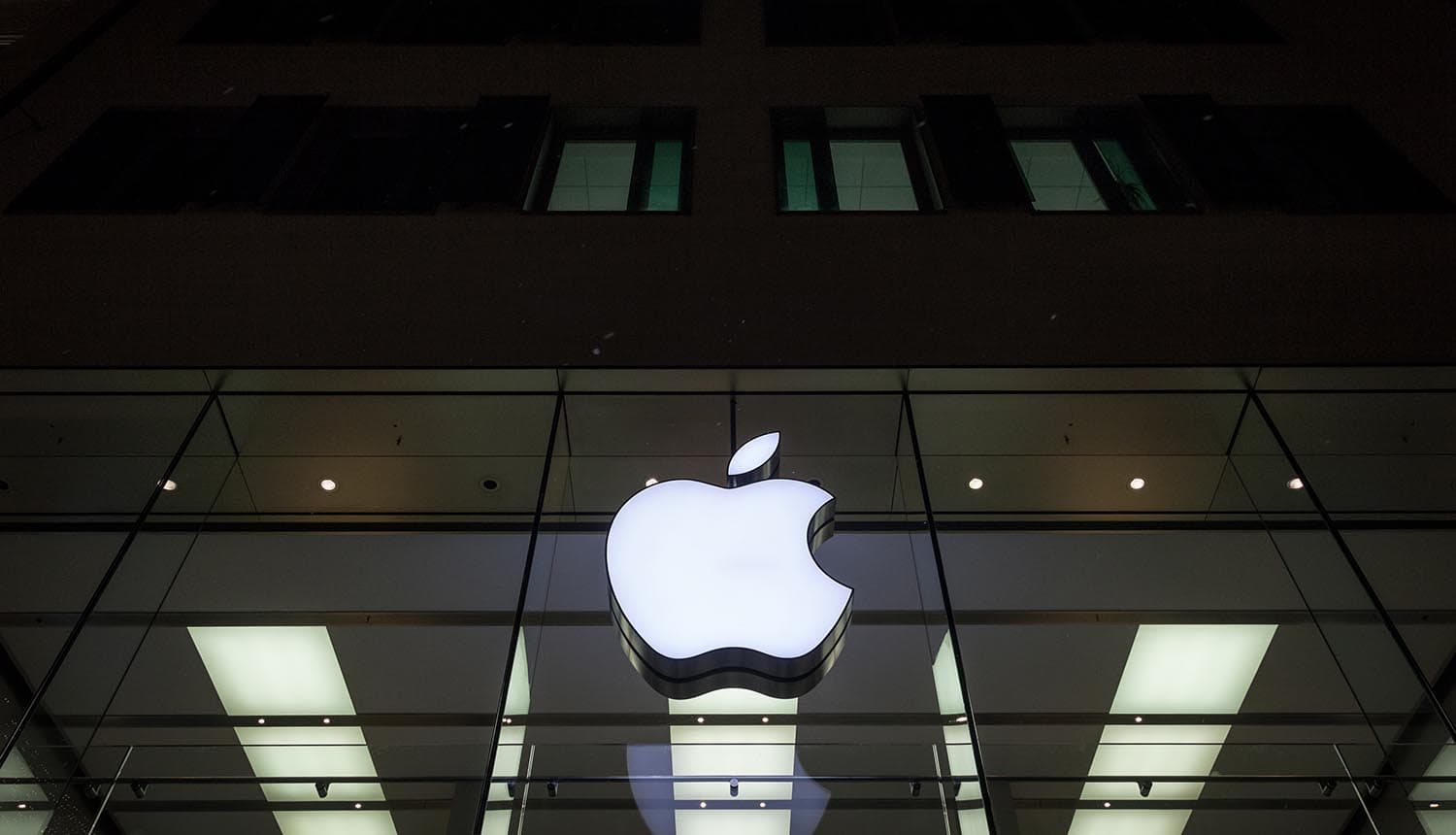 Apple logo on building showing encryption on AirDrop sharing